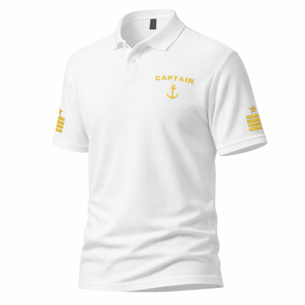 Polo de uniforme de capitán con bordado en el pecho izquierdo y en las mangas.