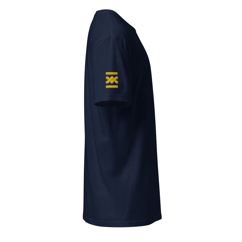 Camiseta de uniforme de capitán con bordado en el pecho y las mangas izquierdas